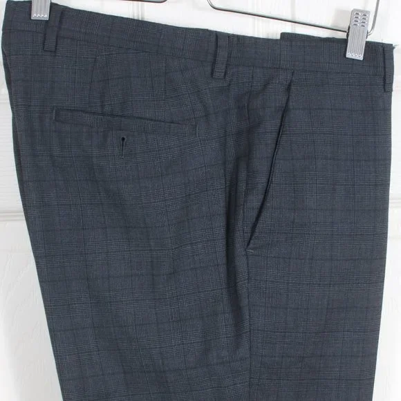 [SOLD] Hugo Boss 40R Modern Fit Wool Gray Check Single Breasted suit. - Picture 9 of 12